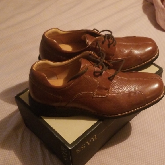 Use Johnson and Murphy men sheepskin shoe